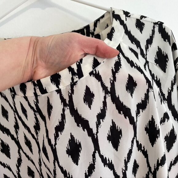 VIOLET CLAIRE Plus Size White ish Black Ikat Boho Short Dolman Sleeve Blouse Top - Picture 6 of 16
